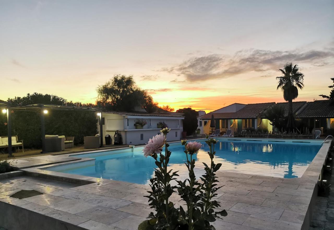 L'auberge Camarguaise Saintes-Maries-de-la-Mer Bagian luar foto