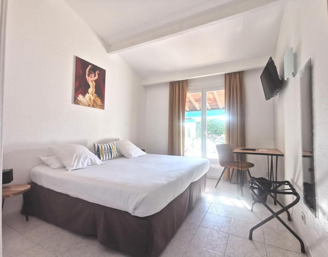 L'auberge Camarguaise Saintes-Maries-de-la-Mer Bagian luar foto